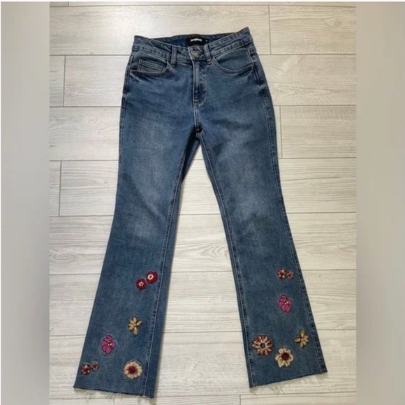 DESIGUAL BOOTCUT CROP JEANS FLORAL EMBROIDERED COTTAGE COQUETTE FUN CHIC CORE - Picture 4 of 6